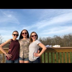 Meet your Posher, Olivia